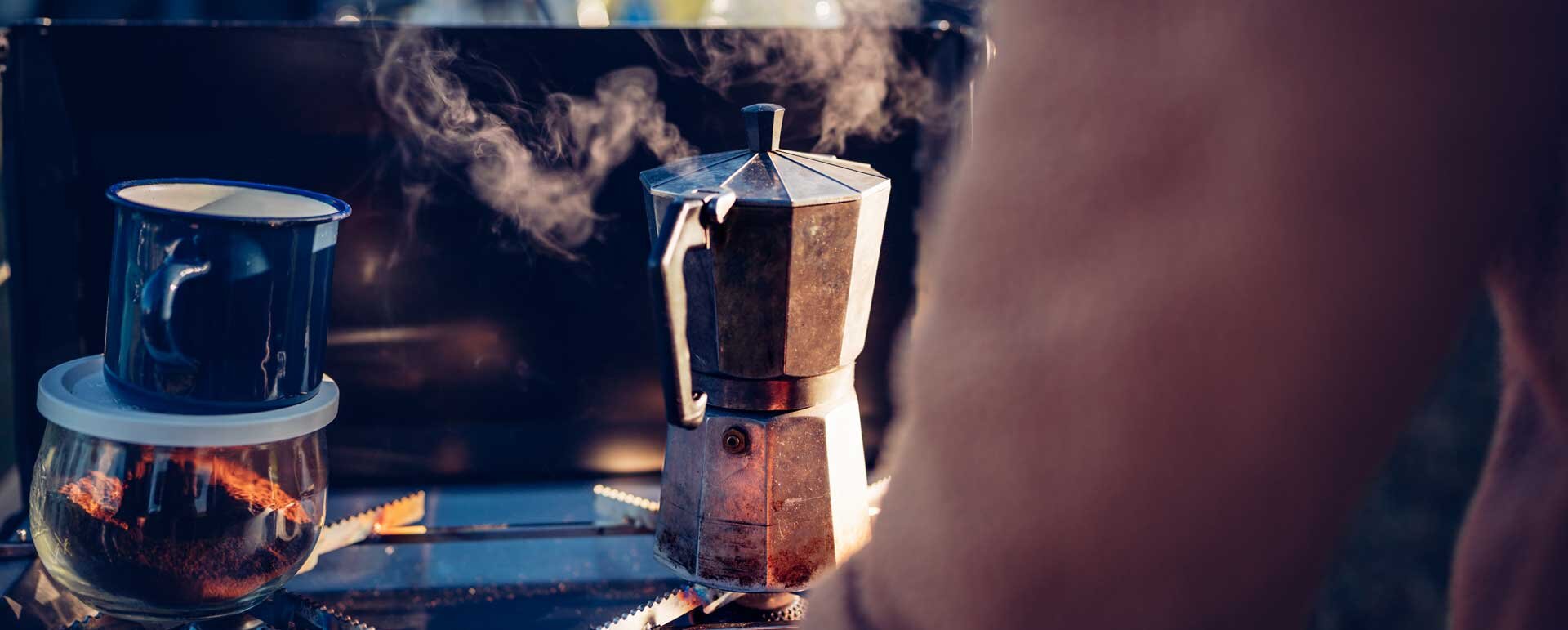 Kaffee kochen in der Campingküche