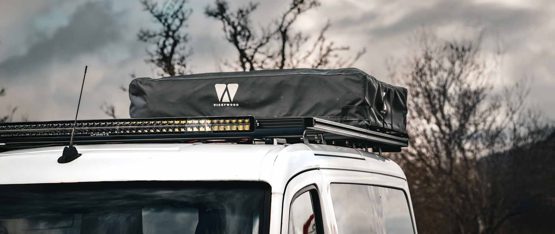 Fiat Ducato mit Dachzelt von VICKYWOOD.