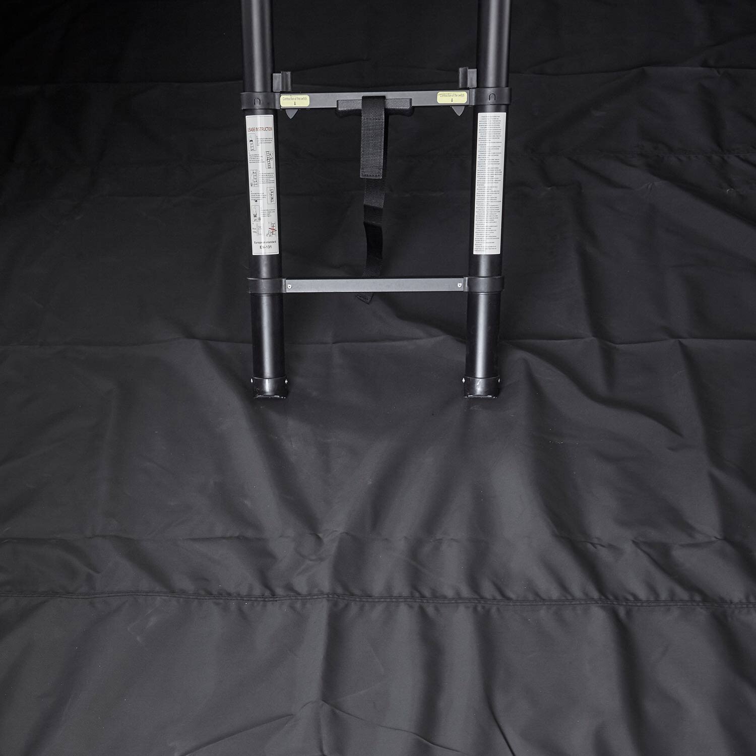Removable groundsheet included.