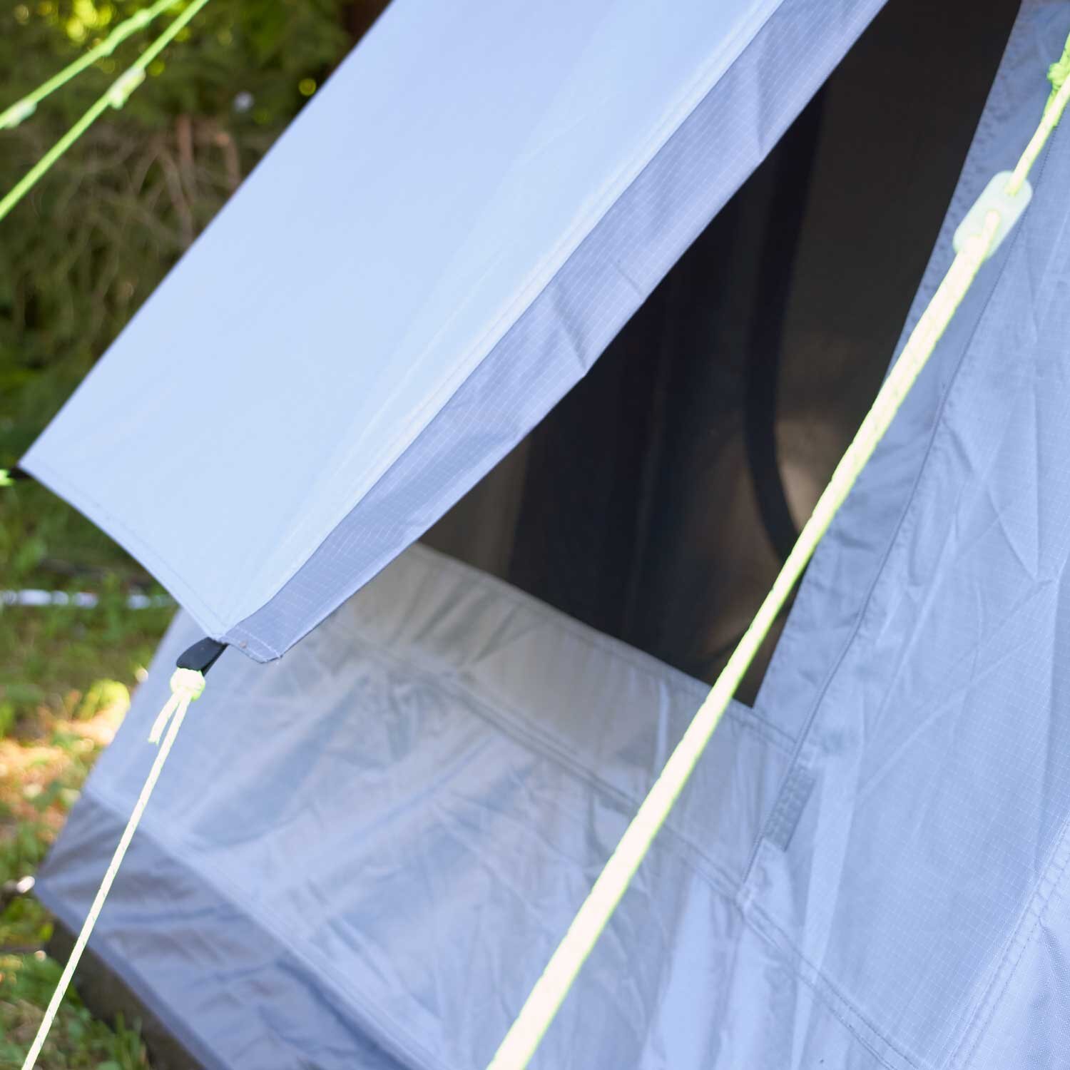 VICKYWOOD AIRTENT 140 Detail mit Fenster, Stoff und Wetterschutz